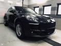 1 PORSCHE Macan